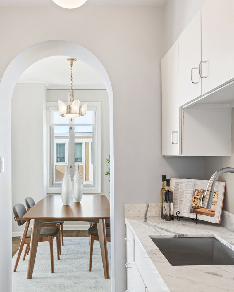 CHIC HOME INTERIORS LLC