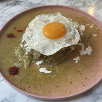 Hello Kitty Cafe Chateau - Hello kitty chilaquiles chiltepin ($235 MXN) - México, D.F., DIF