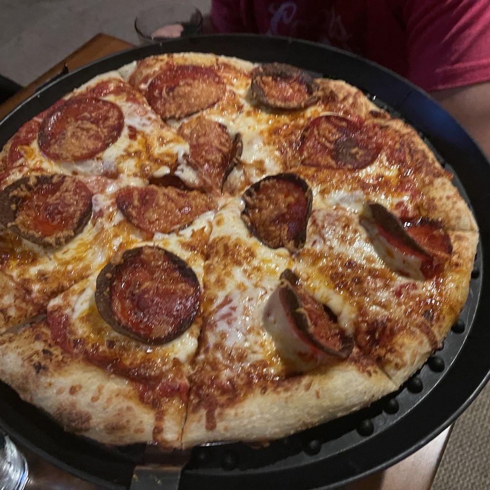 Spyglass Restaurant - Pepperoni Pizza 5/5 stars (very good) - New American Near Me - Otter Rock, Oregon Spyglass Restaurant - Pepperoni Pizza 5/5 stars (very good) - New American Near Me - Otter Rock, Oregon