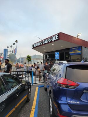 Woody's Bar-B-Que by null