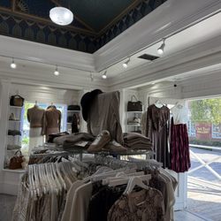 Influencer Boutique - Beautiful selection.