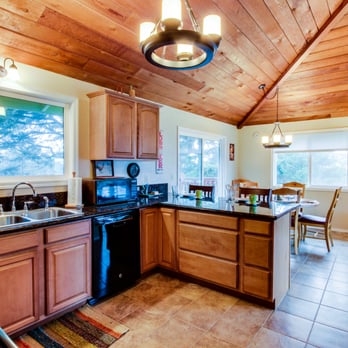 Vacasa - Florence - Full kitchens are a luxury you will find in every Vacasa vacation rental in Florence, OR! - Vacation Rentals Near Me - Florence, Oregon