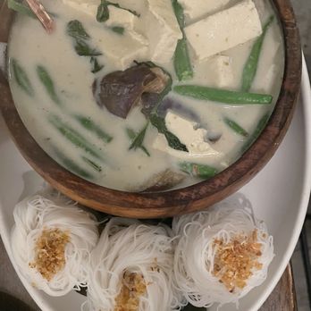 La ong - Green curry with tofu and noodles - Thai Near Me - Beverly Hills, California La ong - Green curry with tofu and noodles - Thai Near Me - Beverly Hills, California
