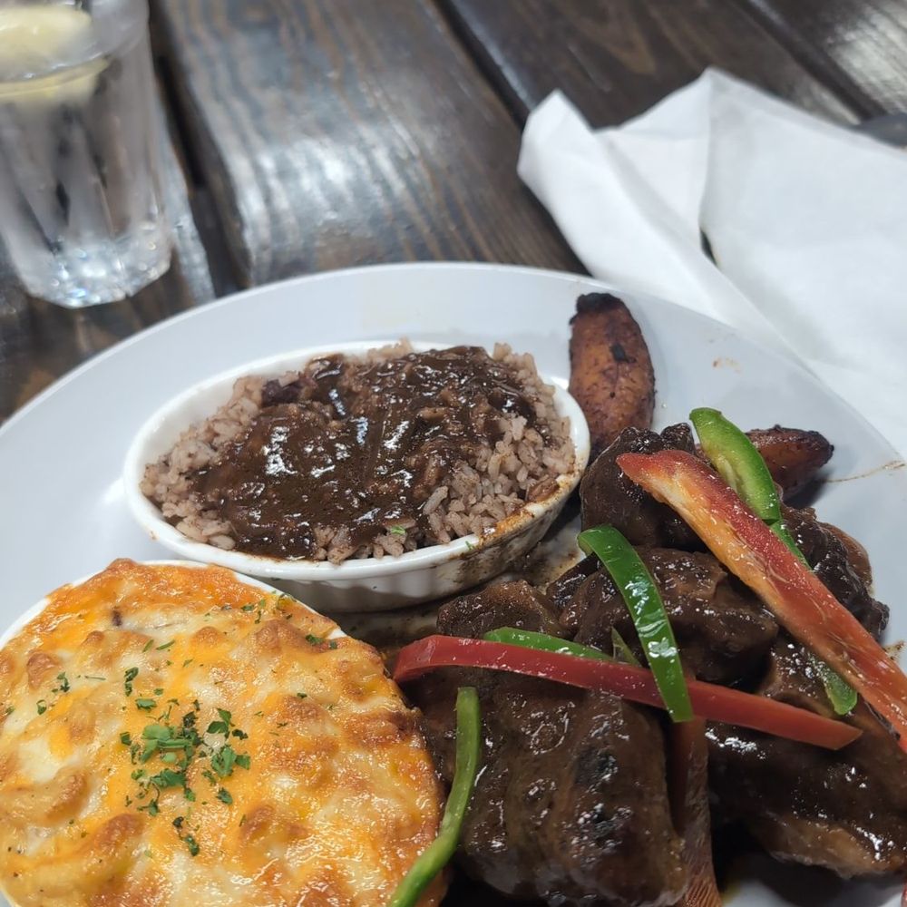 Caribbean Jerk Palace - Oxtails plate with rice and peas and Mac and cheese - Caribbean Near Me - Houston, Texas Caribbean Jerk Palace - Oxtails plate with rice and peas and Mac and cheese - Caribbean Near Me - Houston, Texas