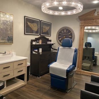 Circle Aesthetics Med Spa - Emmett Plastic Surgery and Circle Aesthetics Med Spa treatment room. - Medical Spas Near Me - Lone Tree, Colorado Circle Aesthetics Med Spa - Emmett Plastic Surgery and Circle Aesthetics Med Spa treatment room. - Medical Spas Near Me - Lone Tree, Colorado