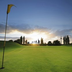 Golf-Club Golf Range Frankfurt - Golfplatz mit Skylineblick