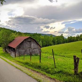 Horseshoe Creek Riding Stable - Horseback Riding Near Me
