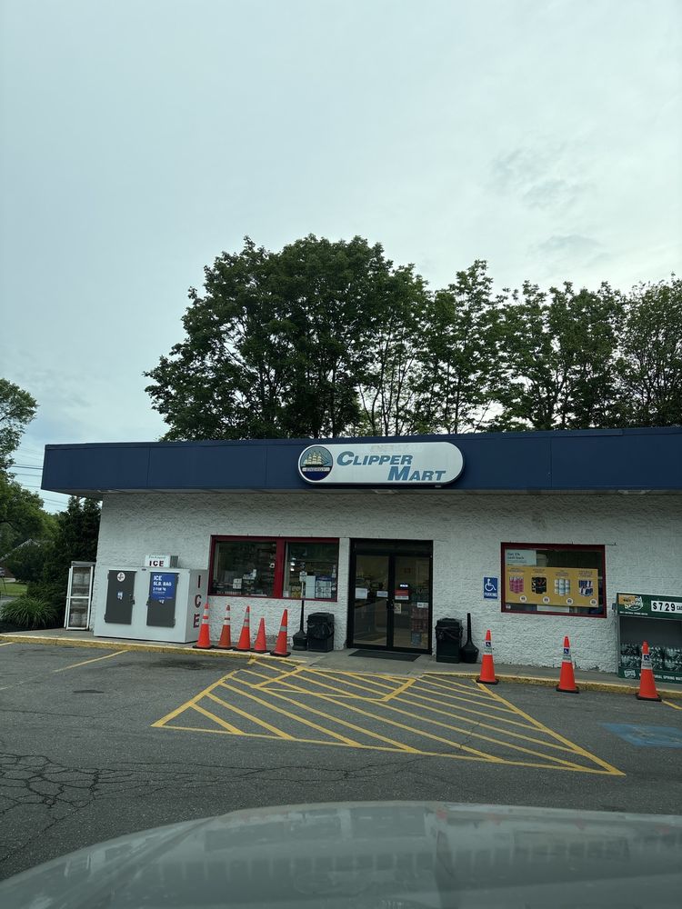 Wiscasset Clipper Mart Logo