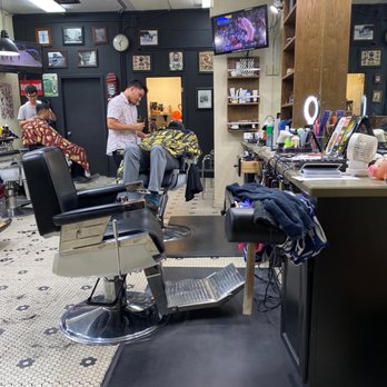 Mojo Barbershop - Magellan. Master barber - Barbers Near Me - Honolulu, Hawaii Mojo Barbershop - Magellan. Master barber - Barbers Near Me - Honolulu, Hawaii