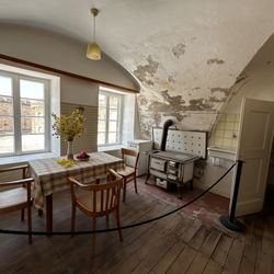 Festung Ehrenbreitstein - Wallpaper and tiles in the Suderlands' kitchen and dining area made the space more homey