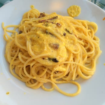 Carlo Menta - pizza carbonara...really good - Pizza Near Me - Rome, RM