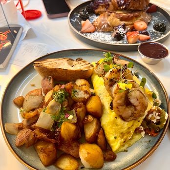 Eggy’s Neighborhood Kitchen - Goat Cheese Omelette with Crispy Potatoes 7 out of 10 - Breakfast & Brunch Near Me - Berkeley, California