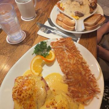 Pig 'N Pancake - Eggs Benedict - New American Near Me - Cannon Beach, Oregon Pig 'N Pancake - Eggs Benedict - New American Near Me - Cannon Beach, Oregon