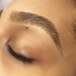 Brows By Nikki - Frisco's top brow artist | Before & after threading by Brows by Nikki - Best eyebrow threading in Frisco & Dallas, TX.