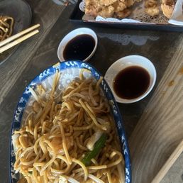 Shrimp lo mein & Crispy Pork Nuggets (酥肉) Shrimp lo mein & Crispy Pork Nuggets (酥肉)