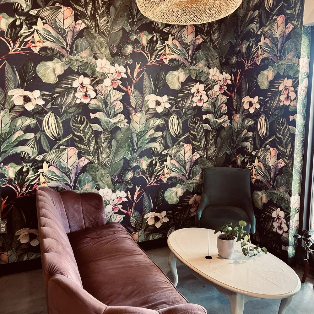 Goji Berry - Seating/ lounge area. Beautiful. Clean & comfortable. - Vegan Near Me - Phoenix, Arizona Goji Berry - Seating/ lounge area. Beautiful. Clean & comfortable. - Vegan Near Me - Phoenix, Arizona