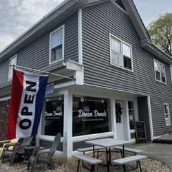 Dream Donuts - Exterior