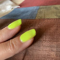 Deluxe Nails & Spa Morton Ranch - Chipped nails on overpriced shellac in two days. Horrible job.