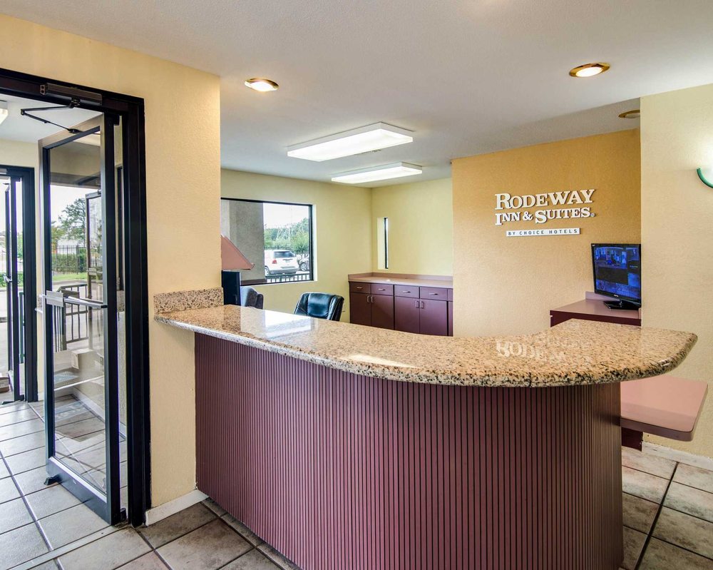 RODEWAY INN & SUITES HWY 290 NW Updated April 2025 16 Photos 4760
