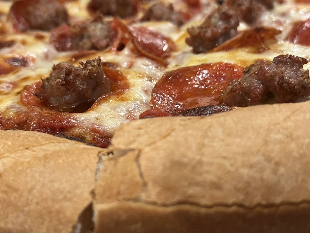 Georgina's Pizza Restaurant Logo