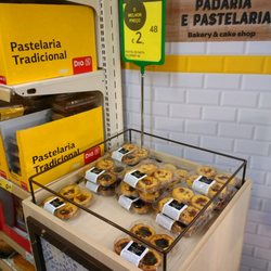 Minipreço - Minipreço Express, Lisbon (Largo do Calhariz) -- grocery store natas (totally different crust, not pastry)