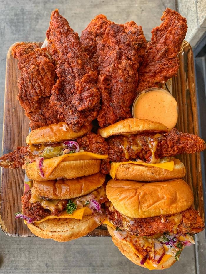 Dave's Hot Chicken Logo