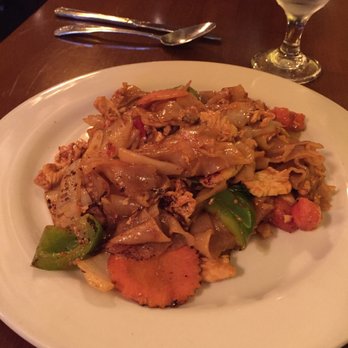 Palm Thai - Drunken noodles with chicken - Thai Near Me - Madison, New Jersey