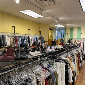 DeeLux - Used, Vintage & Consignment Near Me - Claremont, California