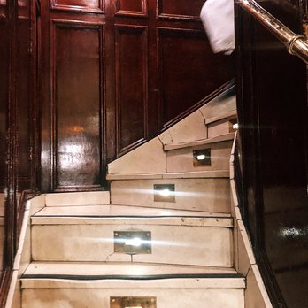 Les Deux Magots - Simple and elegant mahogany and marble stair - French Near Me - Paris, 75 Les Deux Magots - Simple and elegant mahogany and marble stair - French Near Me - Paris, 75
