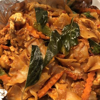 Krua Thai - Drunken chicken noodles - Thai Near Me - Chula Vista, California Krua Thai - Drunken chicken noodles - Thai Near Me - Chula Vista, California