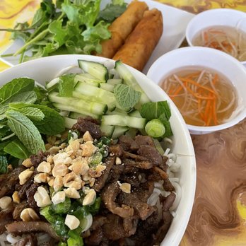 Que Huong Restaurant - Bun with grilled pork.  Chicken eggroll - Vietnamese Near Me - Phoenix, Arizona