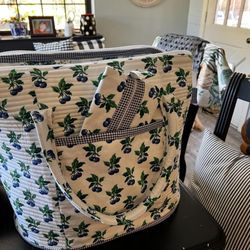 Swan Haven - Instead of making two more pockets inside, I chose to make small "bit" bags.