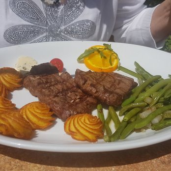 Padre e Figlia - Rinderfilet mit Grünen Bohnen, Kräuterbutter und Herzoginkartoffeln - Italian Near Me - Berlin, BE