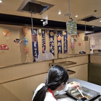 Haidilao Hotpot - Richmond - Chinese Near Me - Richmond, British Columbia