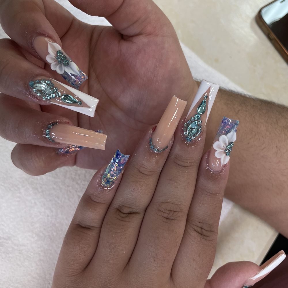 Beher Nails - 3D flowers - Eyelash Service Near Me - Ajax, Ontario