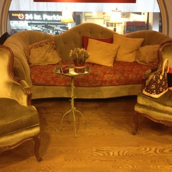 Oxy Bella - Chic waiting lounge - Hair Removal Near Me - Manhattan, New York