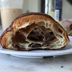 Chocolate Croissant (1ct)