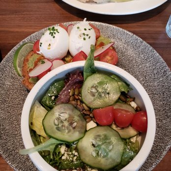 Earls Kitchen + Bar - Cocktail Bars Near Me - Plano, Texas