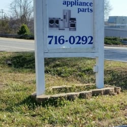 Boone Appliance - Sign at the road by turn in