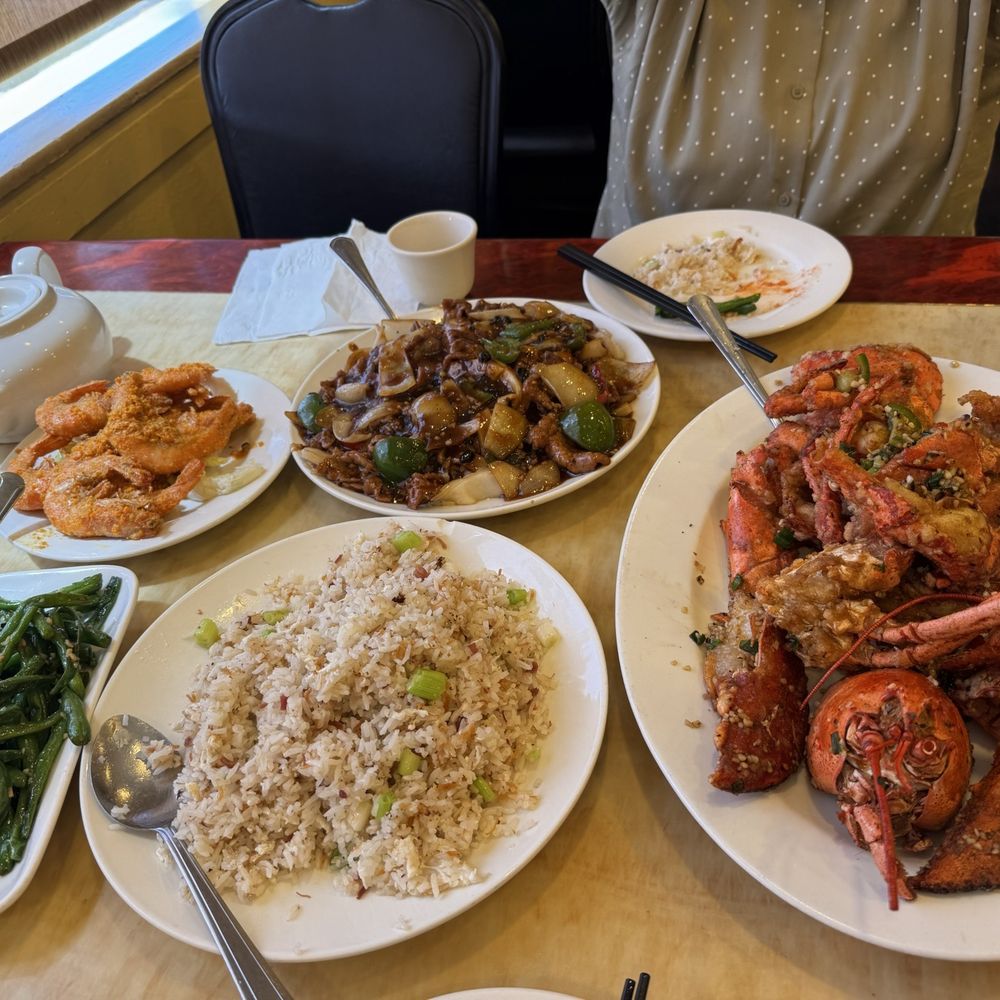 Lobster King - Green beans w garlic, scallop fried rice, black bean beef chow fun, salt & pepper lobster, and comp prawns - Seafood Near Me - Honolulu, Hawaii Lobster King - Green beans w garlic, scallop fried rice, black bean beef chow fun, salt & pepper lobster, and comp prawns - Seafood Near Me - Honolulu, Hawaii