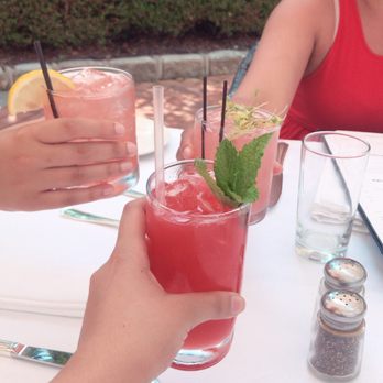 Hendrick's Tavern - Drinks - Bars Near Me - Roslyn, New York