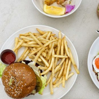 Videre - Miracle Mile burger - Bars Near Me - Los Angeles, California