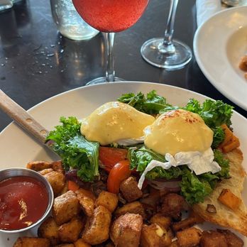 The Ruby - Veggie Benny with the special mimosa - Breakfast & Brunch Near Me - Victoria, British Columbia