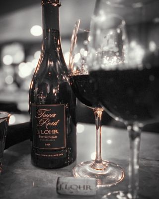 Yanni's Bar & Grill by null