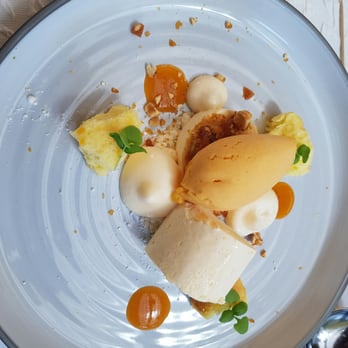 Essl - Alles Marille Parfait. Joghurtschaum. Sorbet. Eierlikörbiskuit. Haselnusskrokant - Austrian Near Me - Rossatz, 3