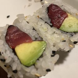 5 Fusion & Sushi Bar - Tuna avocado maki