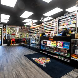 Luna’s Palace Smoke Shop - Lunas Palace