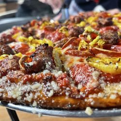 JT'S Pizza & Pub - Grandview Heights - Garlic Parmesan pizza crust with sausage, pepperoni and banana peppers