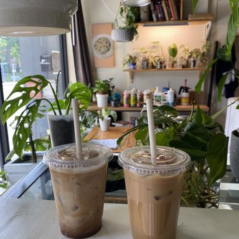 Craque de Creme - Lavender Latte & Viet Coffee - Desserts Near Me - Toronto, Ontario Craque de Creme - Lavender Latte & Viet Coffee - Desserts Near Me - Toronto, Ontario