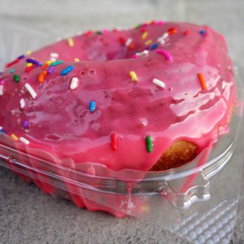 Fat Doughnut - 1/25/18 Brooklyn Doughnutry - Strawberry Doughnut with Sprinkles - Donuts Near Me - Brooklyn, New York